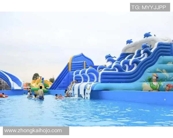 奢华生活从私人泳池开始，打造专属水上乐园，享受独特私密时光